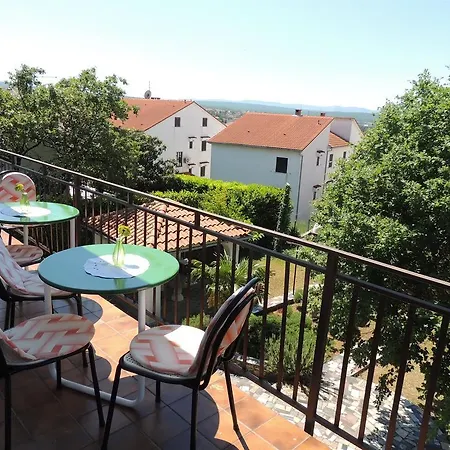 Nikolina Apartment