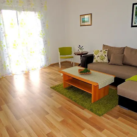 Nikolina شقة مالينسكا