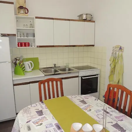 Nikolina Apartment