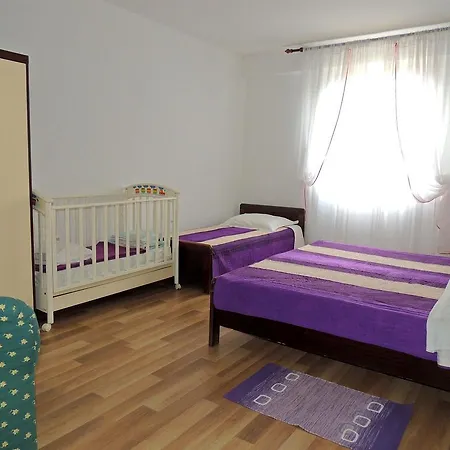 Apartment Nikolina Malinska